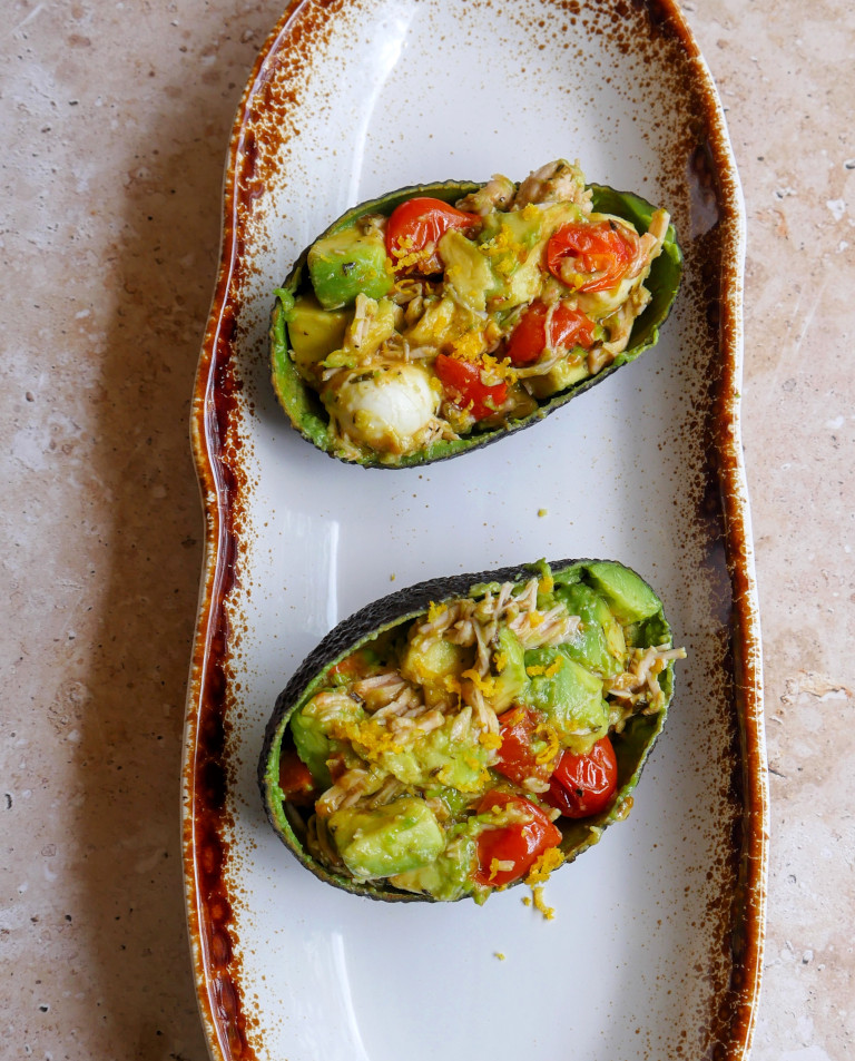 Aguacates rellenos con pavo