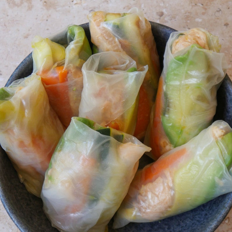 Rollitos vietnamitas con salmón al natural y verduras