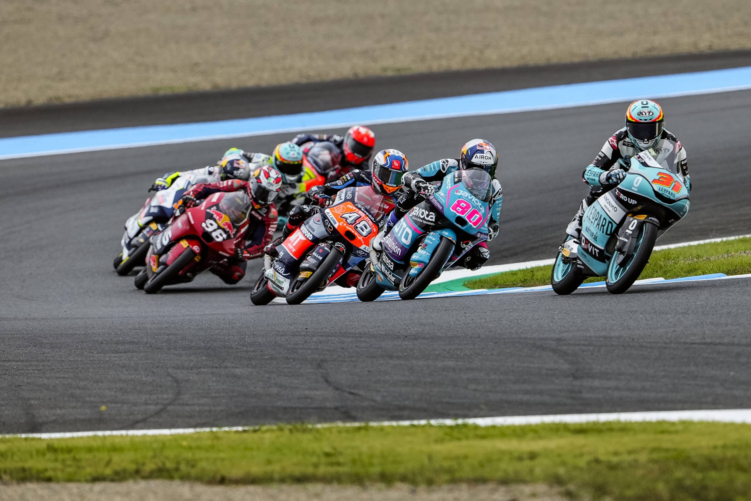 Ogura afianza su liderato con un podio en casa